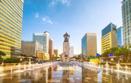 Gwanghwamun Plaza With The Statue Of The Admiral