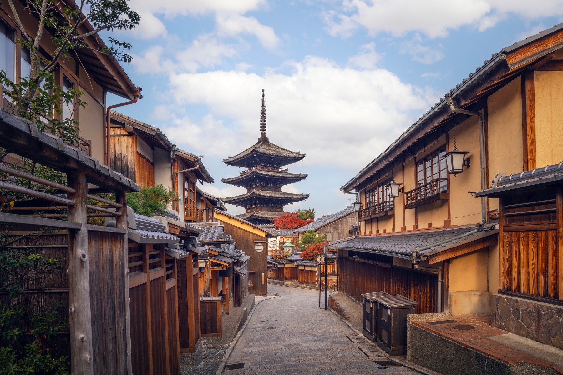 Early Morning In Gion Kyoto, Wood Pagoda In Kyoto Old Town In Japan