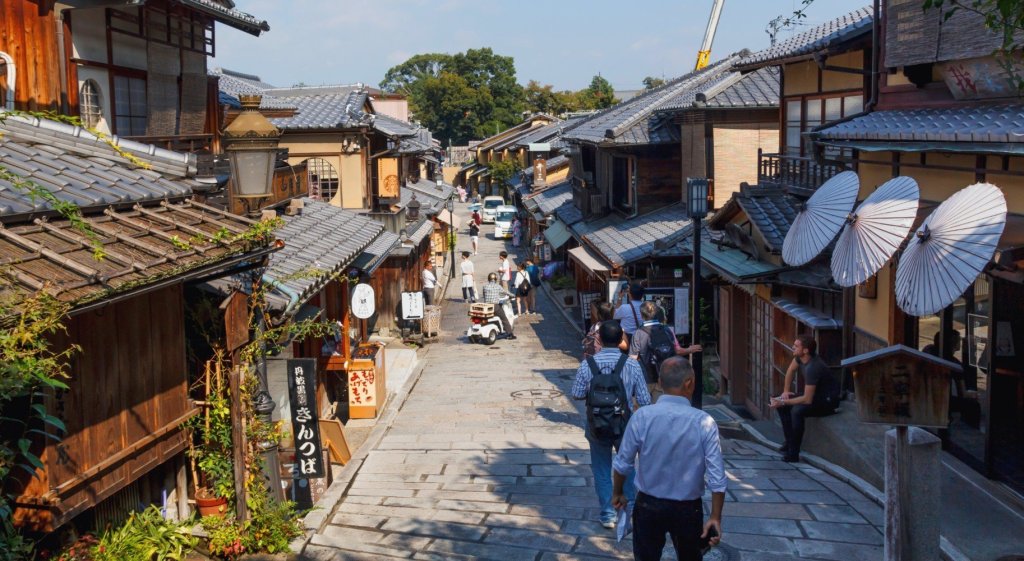 Explore Gion On A Guided Tour