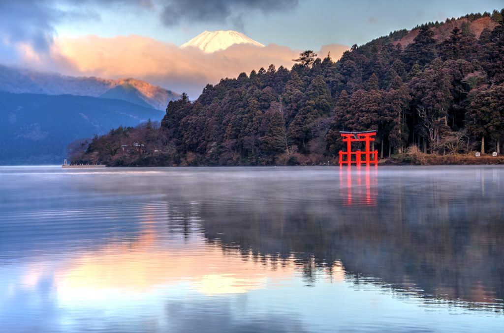 Lake Ashi Views With Clouds Reflection